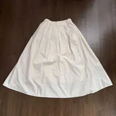GU アイボリーロングスカート