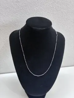 シルバー　細いネックレス