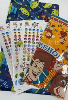 ディズニー　トイストーリー　ウッディ　エイリアン　バンダナ　シール　カバー