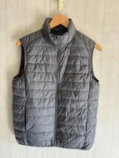 126美品ユニクロウルトラライトダウンベストSグレー