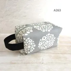 ハンドメイド＊BOXポーチ＊持ち手付き＊ポップコーン柄＊犬＊グレー＊内布ミント