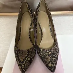 H&M パイソン柄 ポインテッドトゥ パンプス 40のサムネイル