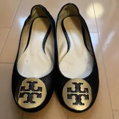 Tory Burch フラットシューズ ブラック ゴールドロゴのサムネイル
