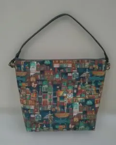 持ち手付きポーチ　サブバック　ファスナーあき　内ポケット付き　ハンドメイド