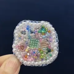ビーズ刺繍ブローチ＊ハンドメイド ビーズ刺繍 カラフル キラキラ