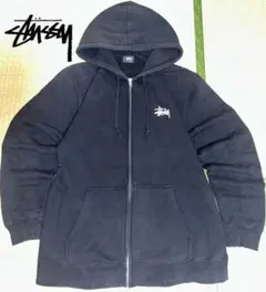 黒ジップパーカー