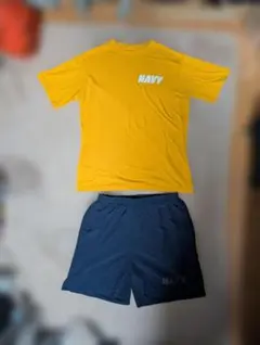 か*の様 U.S. NAVY イエローティーシャツとネイビーショートパンツセット