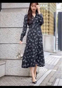 新品トッコクローゼット　襟付きフラワープリントワンピース