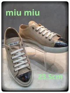 miu miu パテントレザー スニーカー メタルキャップのサムネイル