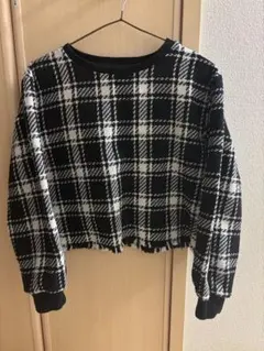 〈しまむら〉裾フリンジツイードトップス