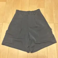 ブラック　タック入りショートパンツ Sサイズ
