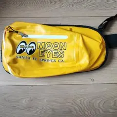 MOONEYES ボディバッグ イエロー 防水のサムネイル
