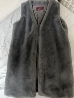 【レア美品】アイテムズアーバンリサーチ　フェイクファーベスト　ジレ　グレージュ