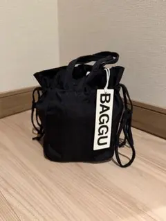 ゆったりとしたポーチバッグ（ナイロン製）