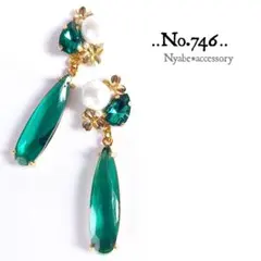 【746】ハンドメイドイヤリングピアス春大ぶりドロップ雫揺れるグリーン緑大振り