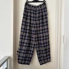 ネイビーとブラウンのチェック柄ワイドパンツ