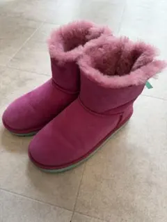 UGG キッズ　ピンク リボン付きブーツ　22cm