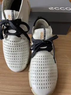 ecco革製スニーカー23.5㎝37白