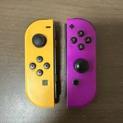 オレンジと紫のJoy-Conコントローラー