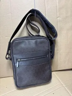 美品　dunhill　ダンヒル　ボディバッグ　バッグ　ショルダーバッグ　肩掛けのサムネイル