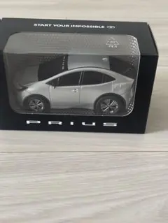 トヨタ プリウス プルバックカー　シルバーのサムネイル