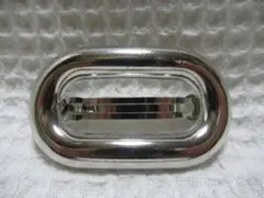 シルバー色メタル系楕円形型に近い形状　小さ目のシルバーバレッタ