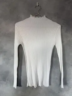 ホワイト リブ編み ハイネック トップス