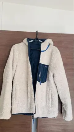 ほぼ新品　Patagonia フリースジャケット クリーム色/ネイビー