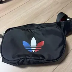 adidas ボディバッグ 3ストライプロゴ
