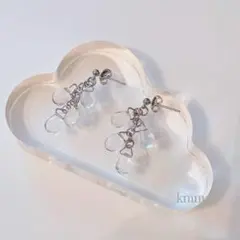 透明感クリアしずくチャーム 揺れるピアス／イヤリング