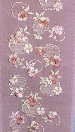 着物専用 /高級ファッション衿・淡い紫色生地に花柄刺繍入りです