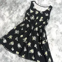 NICE CLAUP ノースリーブワンピース 花柄 黒 フレア ウエストゴムのサムネイル