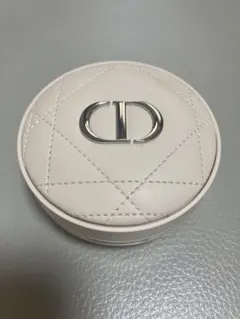 Dior ディオールスキンフォエバークッションパウダー　ラベンダー