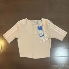adidas ピンク色 クロップドトップス
