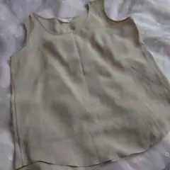 明るいベージュ　サラッとしたタンクトップ　9AR