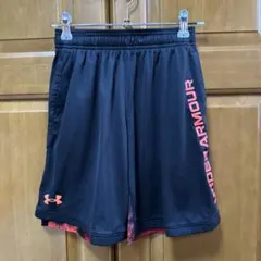 UNDER ARMOUR 半ズボン 黒 赤　140㎝