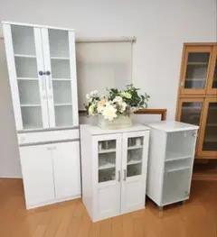 ニトリ【食器棚。キャビネット】中、小セット【未使用の食器類、無料プレゼント】