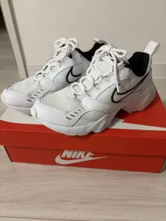【新品】NIKE ナイキ エア ハイツ　24.5cm ホワイト