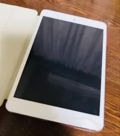 iPad miniシルバー 画面ひび割れあり