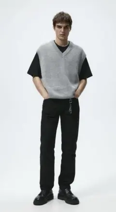 美品ZARAザラ　VネックニットベストMグレー　メンズ　ユニセックス　セーター