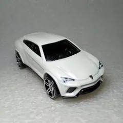 LAMBORGHINI URUS ホットウィール 白 ミニカー