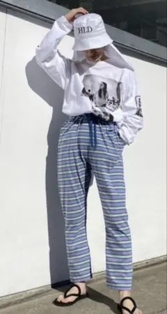 holiday カジュアルパンツ