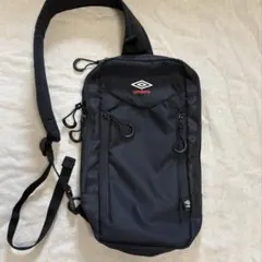umbro アンブロ ボディバッグ ショルダーバッグ ブラック　ワンショルダー