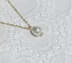 淡水パールのネックレス　天然　上質　ゴールド　ペンダント　ワイヤー　ホワイト
