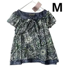 テ*♡様 新品　幾何学模様のフリル袖のチュニック　総柄　半袖　　緑系