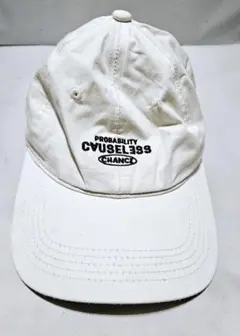 レディース　ホワイト刺繍ロゴ　コットンキャップ　フリーサイズ