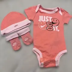 Nike ピンクロンパースセット 0-6M