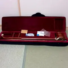 美品】 二胡 紅木 ニシキ蛇皮 本革 中国 民族楽器 ケース付き 付属品
