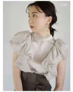 【新品未使用タグ付き】FRAY I.D ラッフルスリーブブラウス　ベージュ