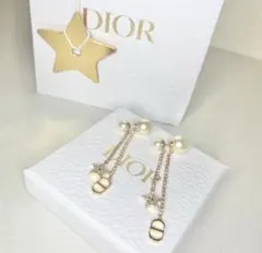 Dior 星型チャーム ロングピアス